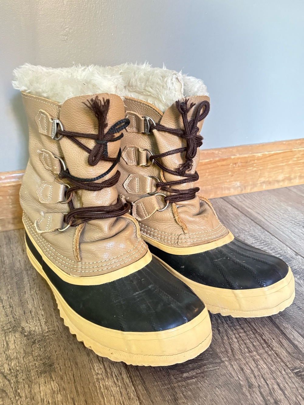 Vintage SOREL Caribou Made in Canada Snow Boots Tan Black Women’s 7